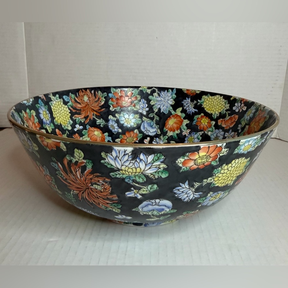 Chinese Large Porcelain Bowl Black background Millefleurs thousand flowers 10”